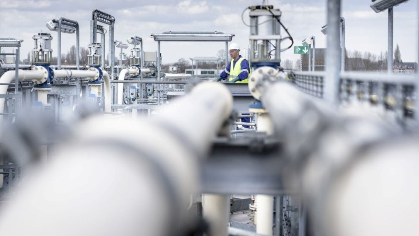 Spirax Sarco engineer working at a oil refinery