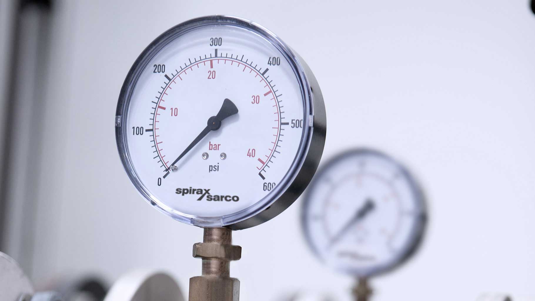 Pressure gauge installation