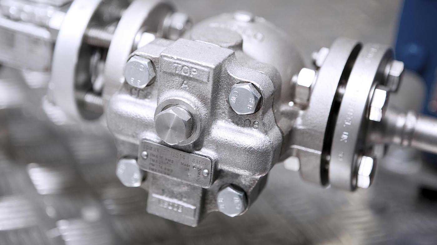 Ball float steam trap installation